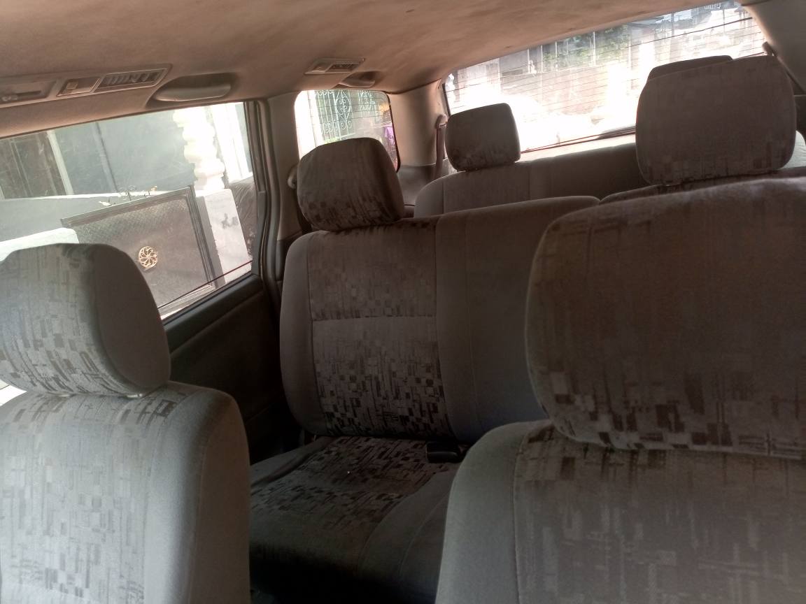 A picture of Toyota previa 03