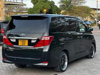 A picture of Toyoya Alphard on sale EFF gari ni nzuri sanaaaa