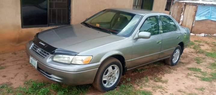 A picture of 2000 Toyota 2000 5