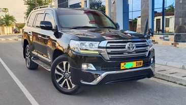 A picture of TOYOTA LAND CRUISER V8 BEI ...........160M