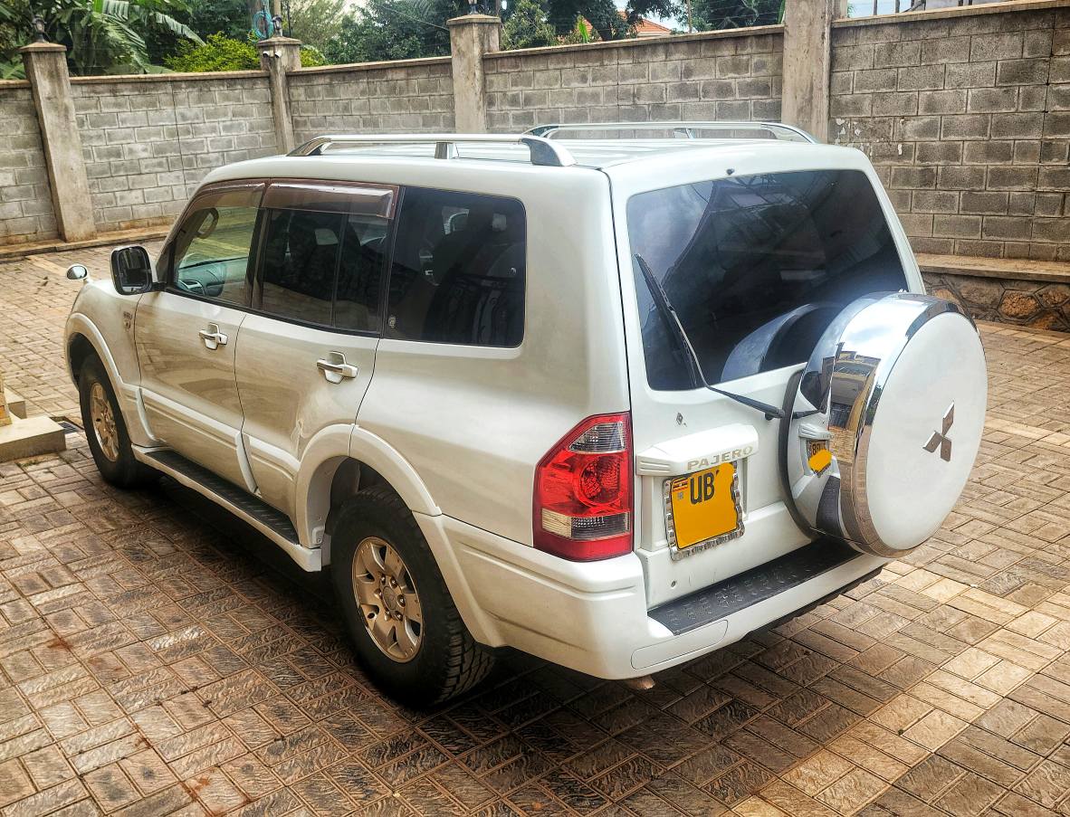 A picture of 2005 expat owned Pajero very low mileage