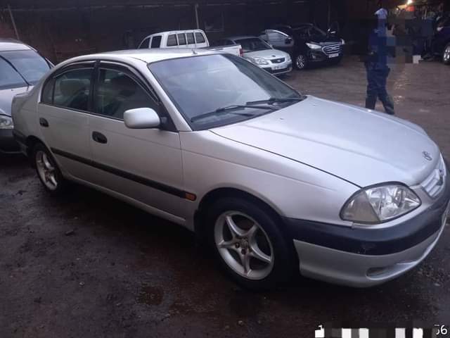 A picture of 2000 Toyota Tax Avensis 5.5M 0789448107 HARI NIZINDI 