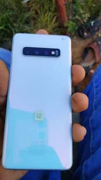 A picture of Samsung galaxy s10