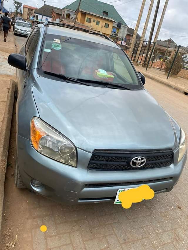 A picture of Toyota rav4 2008
