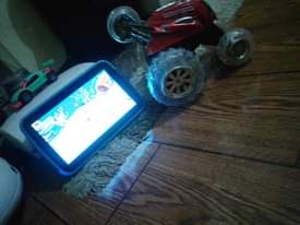 A picture of Nauza vyote hiyo tablet ya watoto na gari ya limote