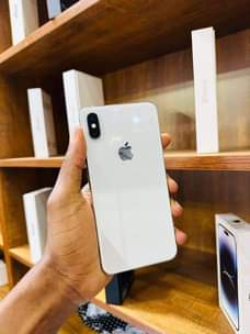 A picture of iPhone xs max 256