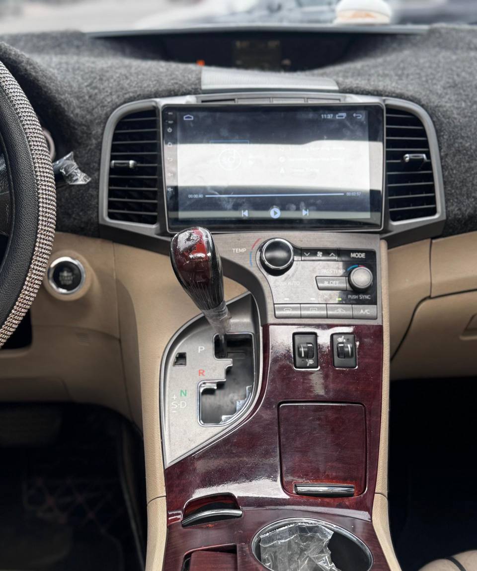 A picture of registered 2010 Toyota venza full option Panoramic roof Push to