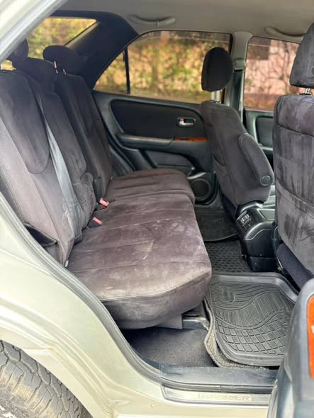 A picture of Toyota harrier old model