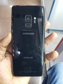 A picture of SAMSUNG S9 AT 240000