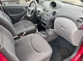 A picture of 2002 model TOYOTA YARIS For sale urgent sales full option