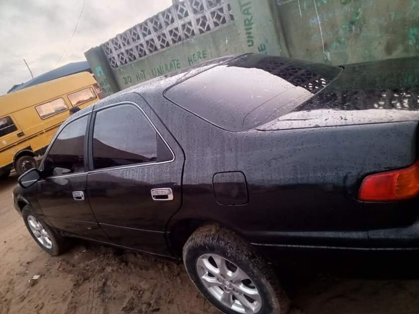 A picture of Toyota Camry 02 first body clean Tokunbo standard Registered but