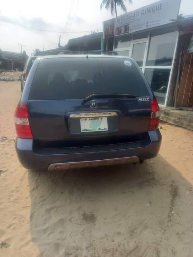 A picture of ACURA MDX 2004