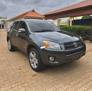 A picture of 2010 TOYOTA RAV4