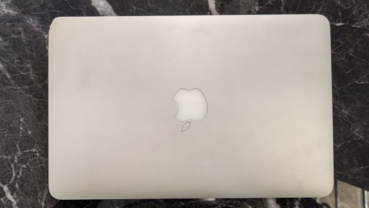 A picture of Macbook Air 11 inch Early 2014 4gb RAM 128gb SSD