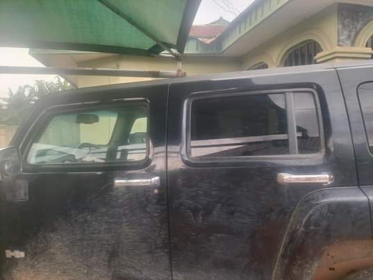 A picture of Hummer h3