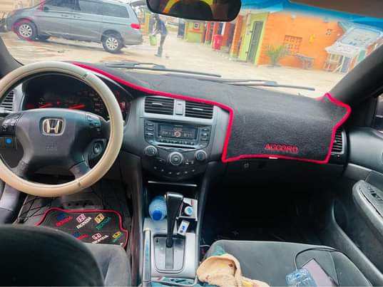 A picture of 2005 HONDA ACCORD