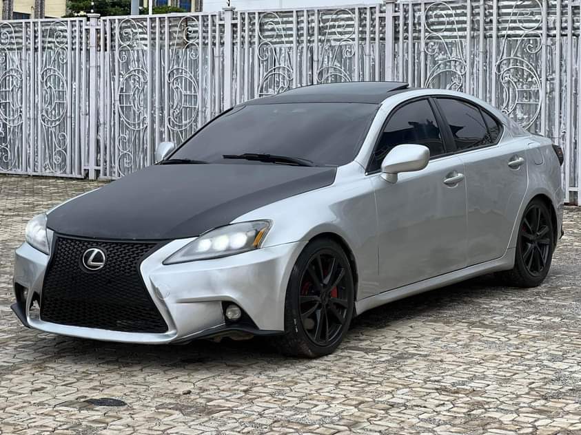 A picture of LEXUS IS350