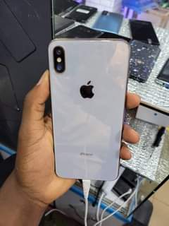 A picture of IPhone XS Max 64gb at 780k