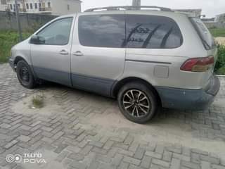 A picture of Toyota sienna NIGERIA USED