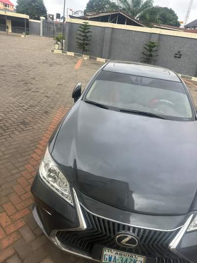 A picture of Neatly used Es 350 model 2011 first body use buy
