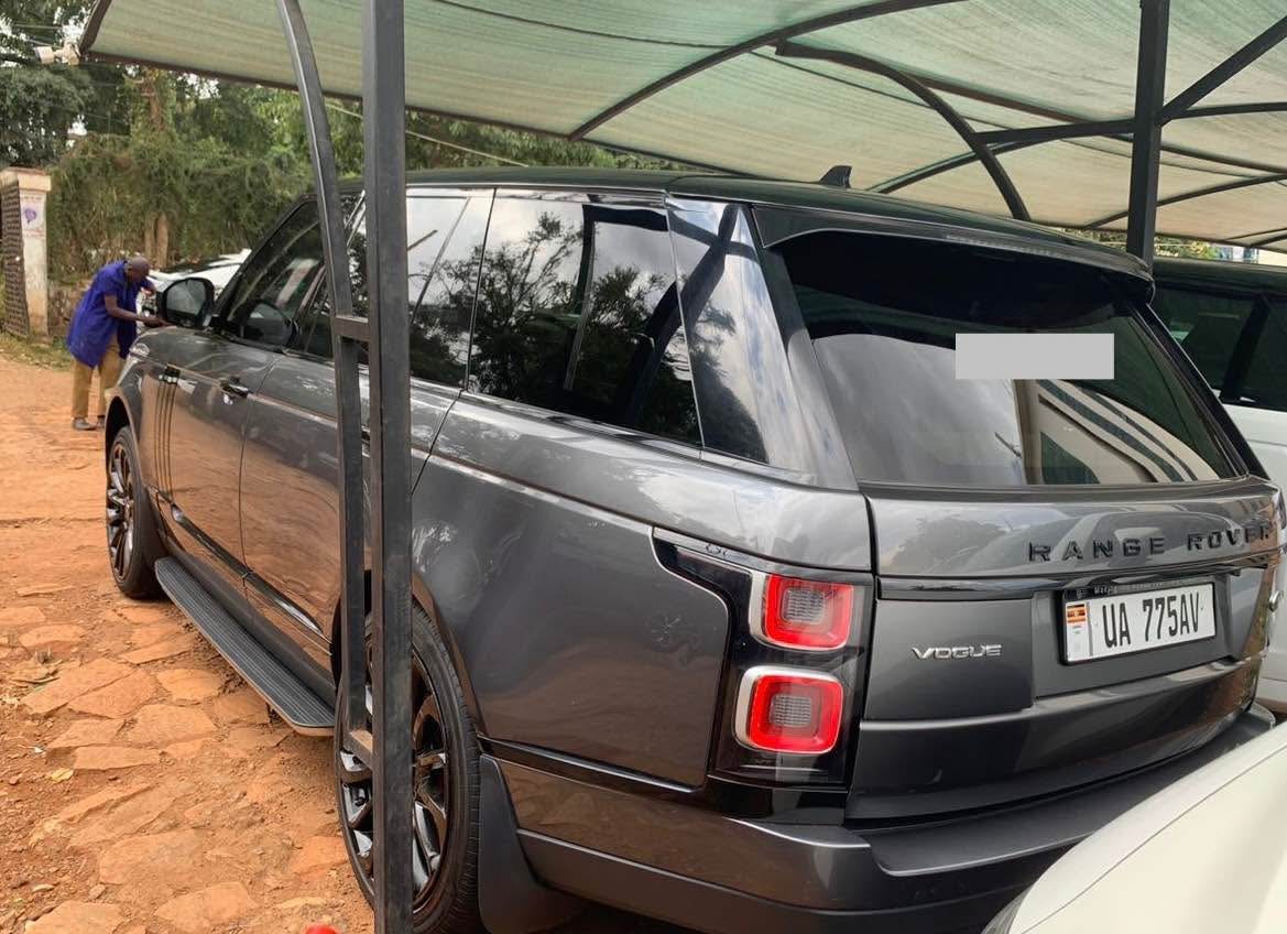 A picture of RANGE ROVER VOGUE 2018 SDV6 .INQUIRE WITH US GREAT RIDES