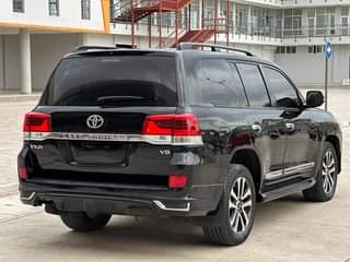 A picture of 2012 Toyota Landcuisel