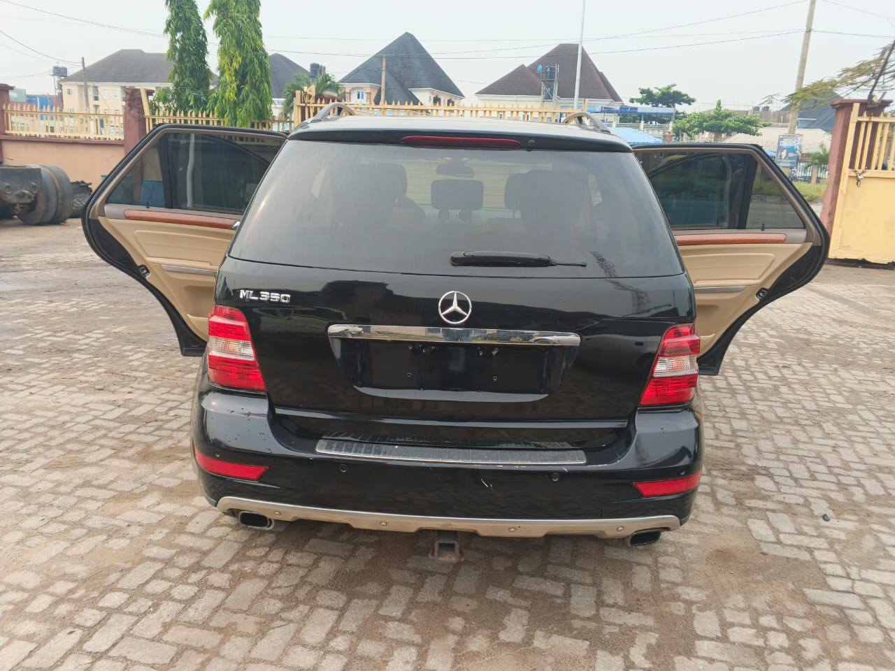 A picture of Toks 2009 Ml350 excellent condition 08025061544
