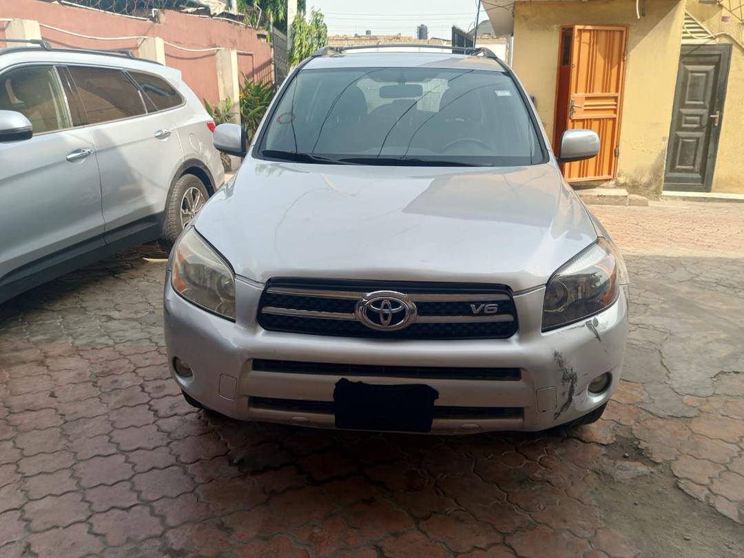 A picture of Toyota rav4 2008
