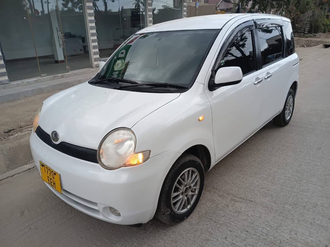 A picture of TOYOTA SIENTA0767058883