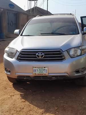 A picture of Belgium standard Toyota Highlander Untampered engine untouched and freezing ac