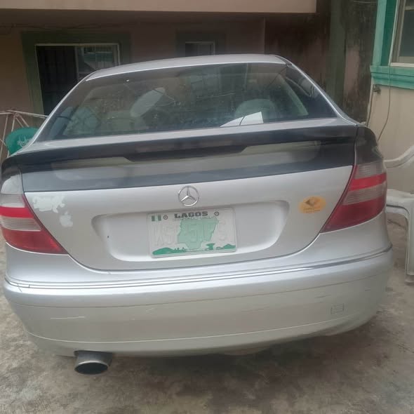 A picture of Benz c200 2005 model manual drive first body