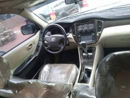 A picture of Toyota Highlander V6 engine Everything is in good condition and