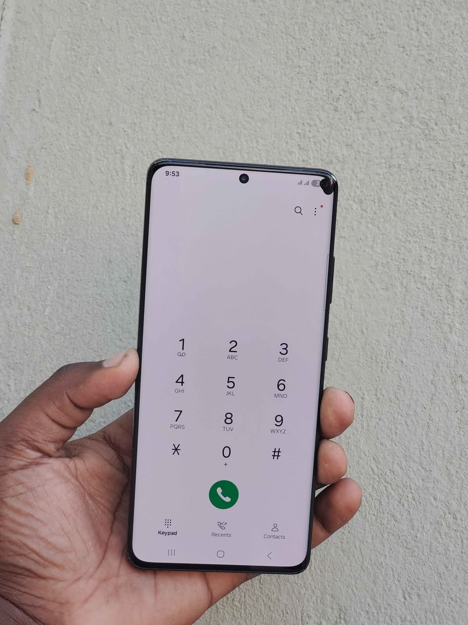 A picture of Samsung S21ultra Full display