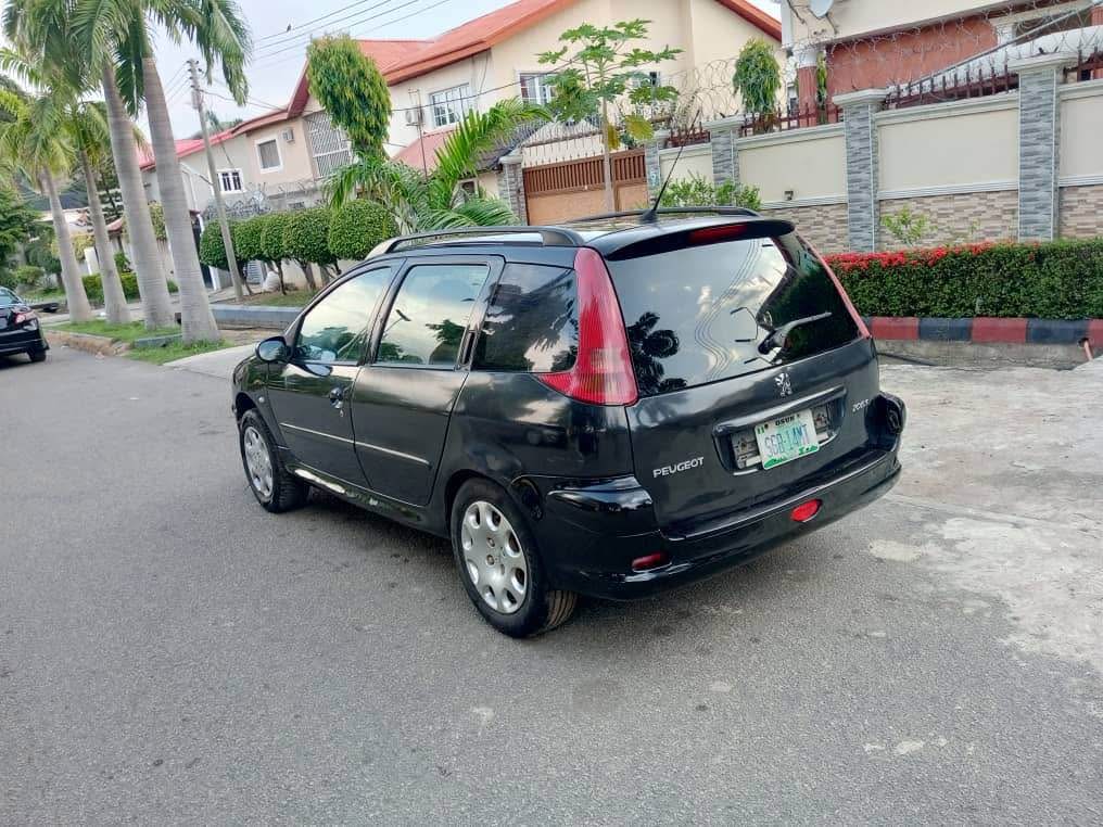A picture of  Super distress 2005 Peugeot 206 wagon Manuel with super