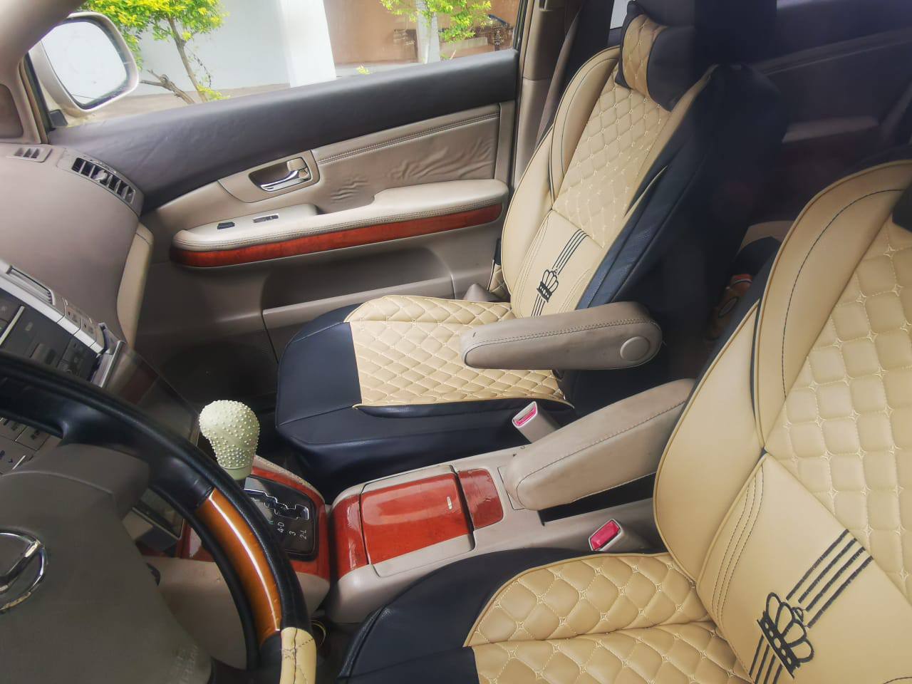 A picture of Lexus RX 330
