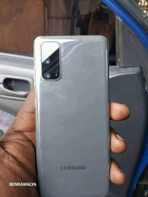 A picture of Samsung S20