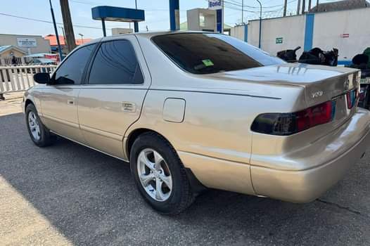A picture of 2002 Toyota Camry