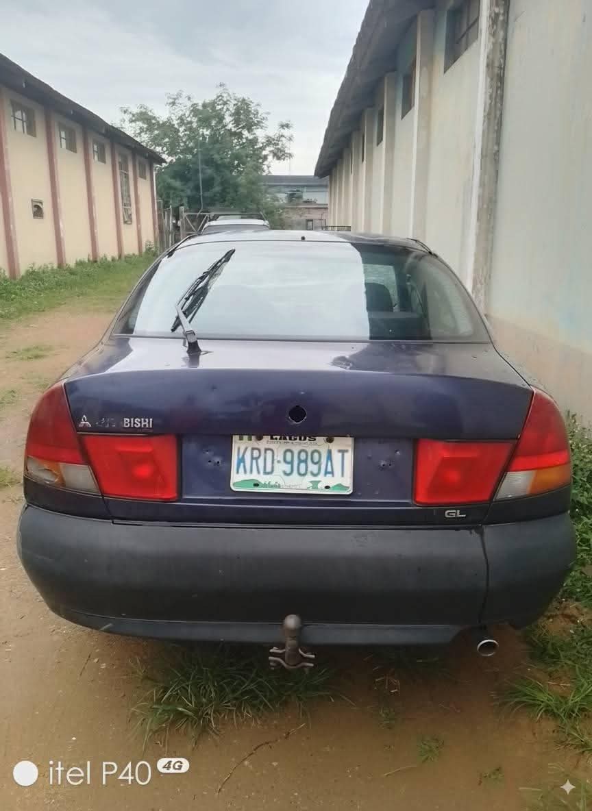 A picture of 2000 Mitsubishi carisma 2000