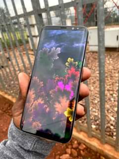 A picture of 390 000 Samsung galaxy s8 390 000