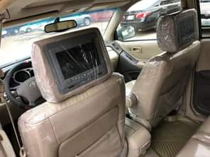 A picture of sharp Toyota Highlander 2006 model 3 seaters Super clean Factory