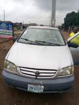 A picture of 02 Toyota sienna