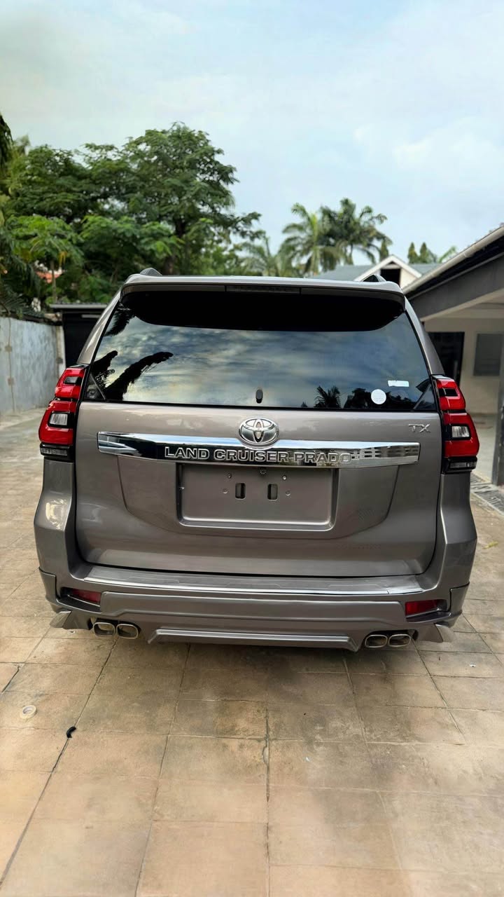 A picture of TOYOTA PRADO