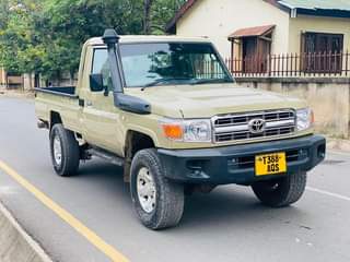 A picture of TOYOTA LAND CRUISER PICK UP