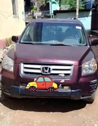 A picture of Honda pilot 2004