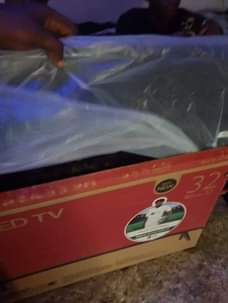 A picture of 32 inches L G tv
