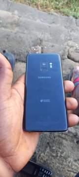 A picture of samsung galaxy s9 plain duos
