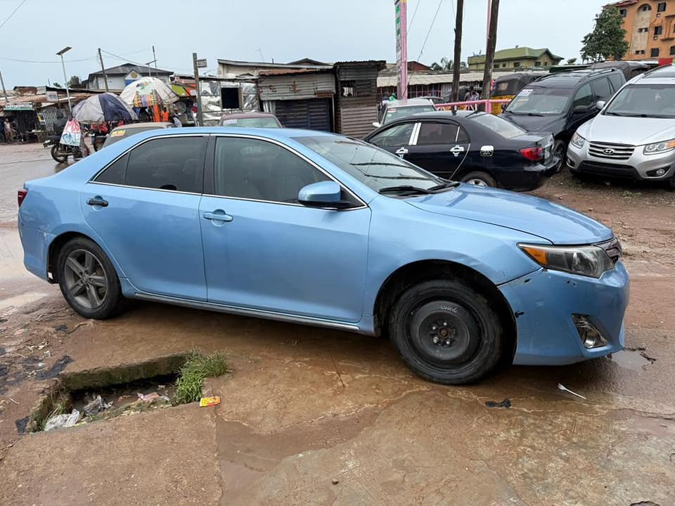 A picture of UNREGISTERED TOYOTA CAMRY 2012 LE