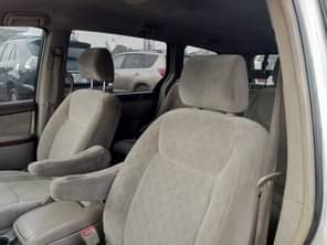 A picture of For sale Slightly used 2006 Toyota sienna XLE Full option