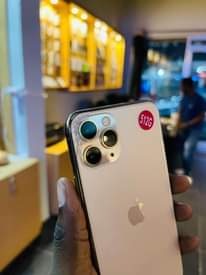 A picture of i phone 11 pro gb 512 small creck