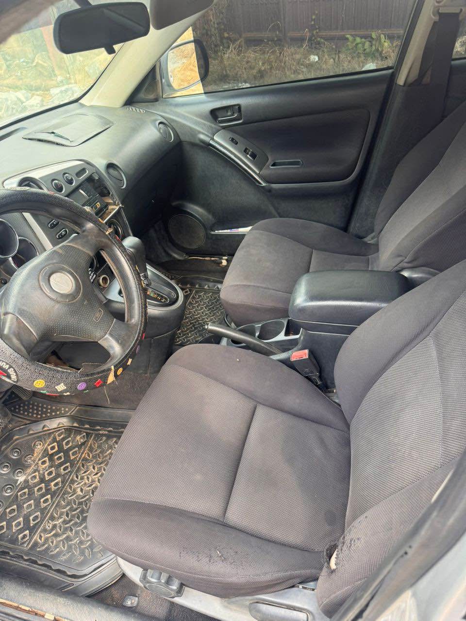 A picture of Distress Toyota poitac vibes 2005 model with.. Untampered engine Untamp